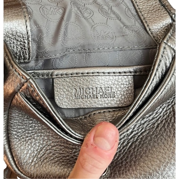 NWT MICHAEL KORS GRAY RABBIT FUR AND SILVER LEATHER CROSSBODY BAG - Picture 4 of 5